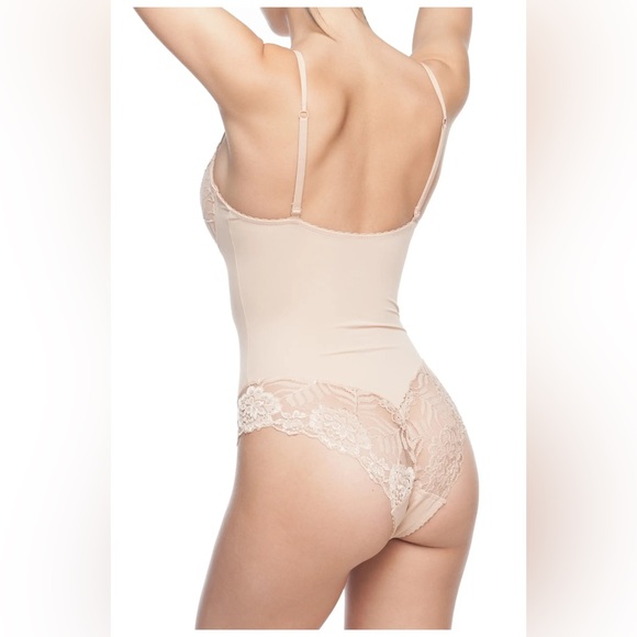 NWT BODY BEAUTIFUL Smooth and Silky Built-in Wire Bra Lace Trim Bodysuit Shaper - Picture 2 of 3
